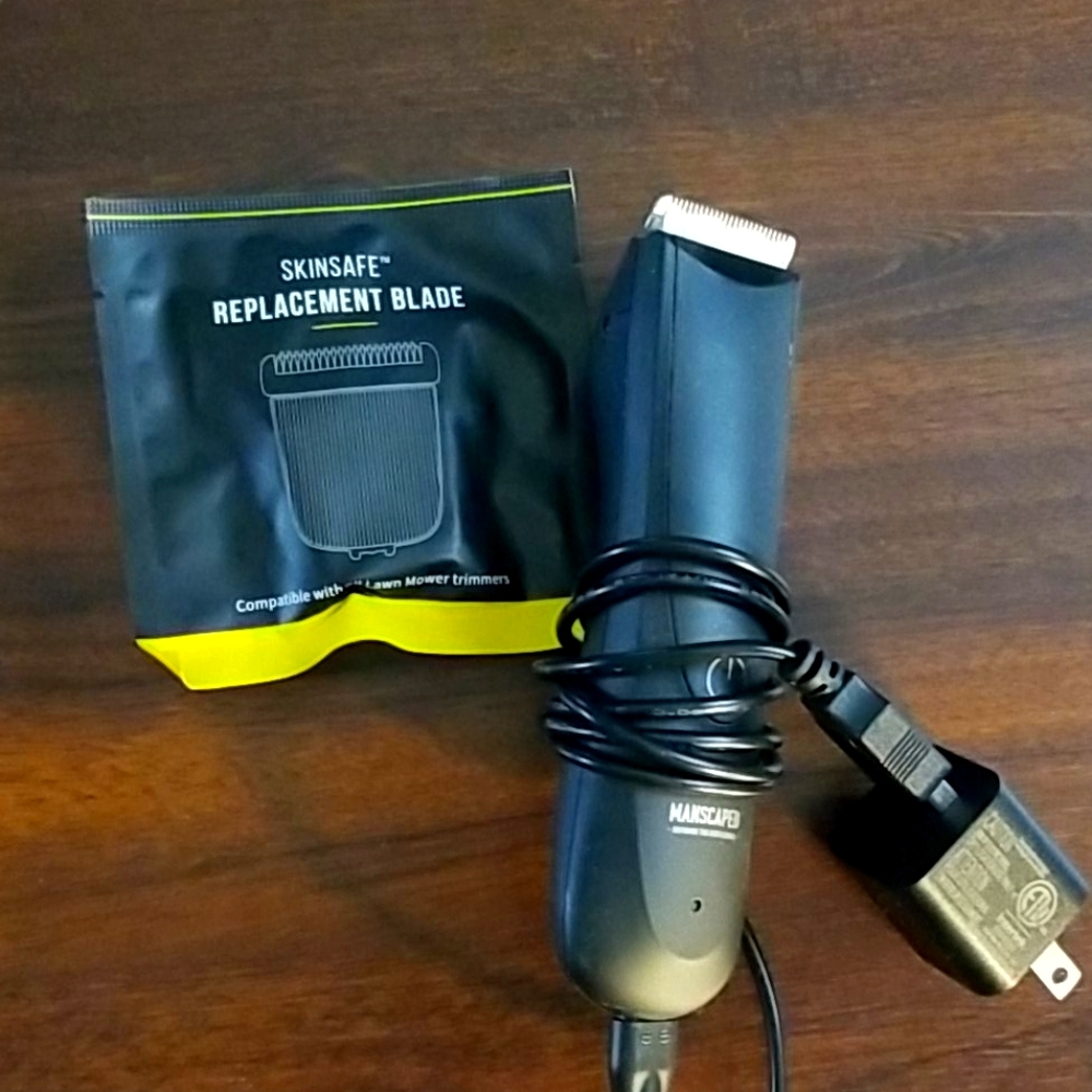 Authentic Manscaped clippers w/ replacement blade